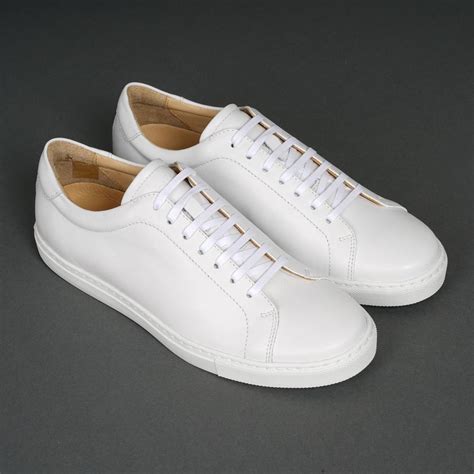 white casual trainers men uk.